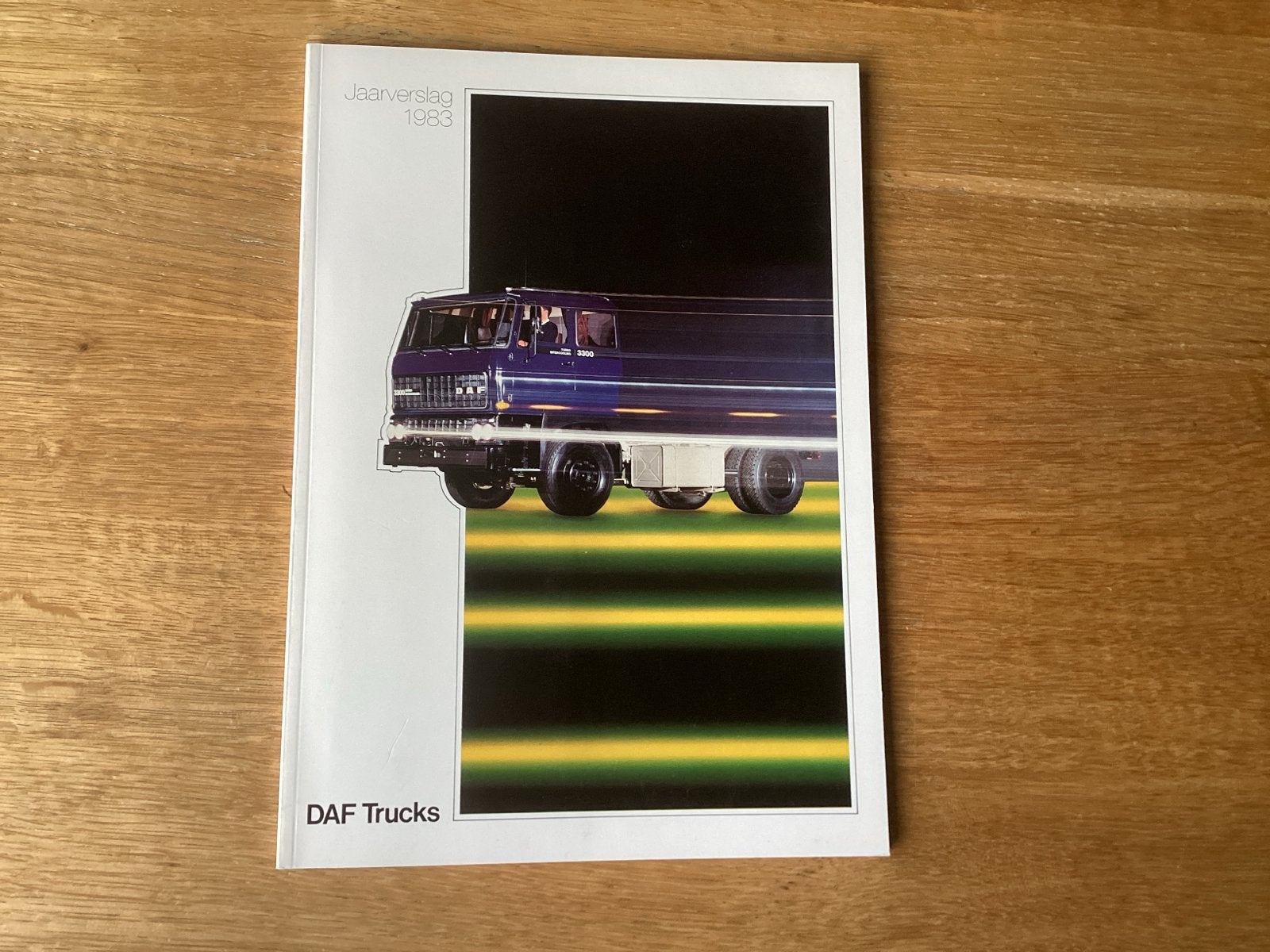 DAF Trucks Jaarverslag 1983 met Feiten & Cijfers, Boeken, Ophalen of Verzenden, Gelezen, Overige merken