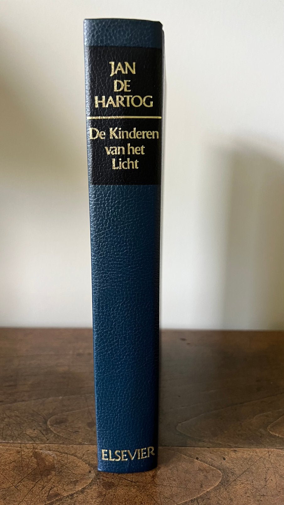 Boek de Kinderen van het Licht- Elsevier, Boeken, Encyclopedieën, Ophalen of Verzenden, Gelezen, Overige onderwerpen