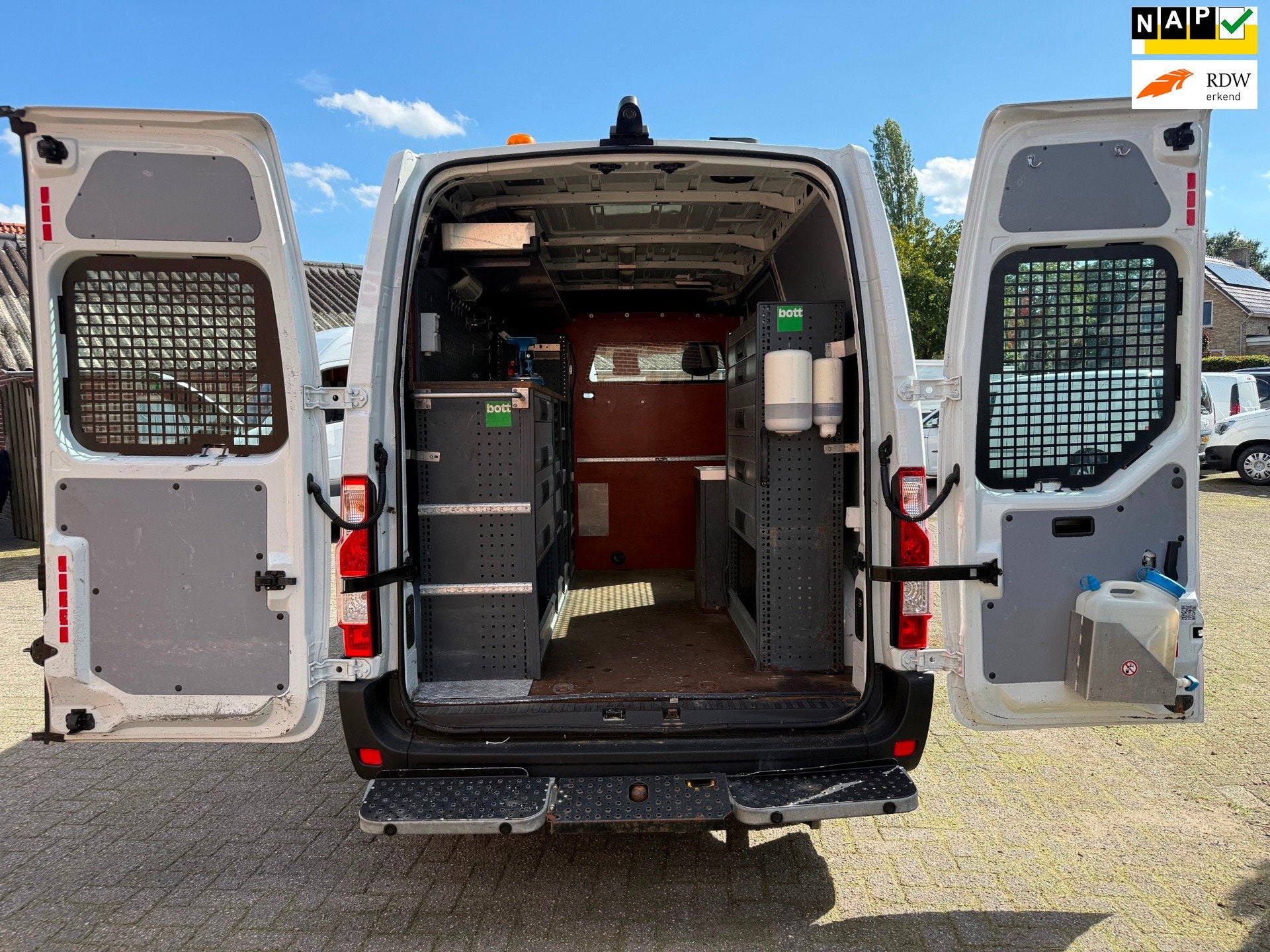 Opel Movano 2.3 CDTI BiTurbo L2H2 servicebus 230V victron Bo, Auto's, Gebruikt, Euro 6, 4 cilinders, 2500 kg