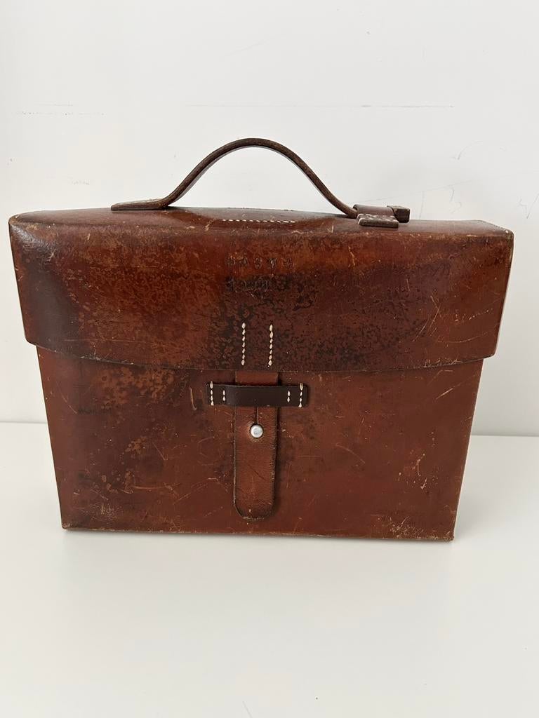 Unieke Vintage militaire lederen dokterstas Zwitserland 1958, Overige gebieden, Overige typen, ..., Ophalen of Verzenden