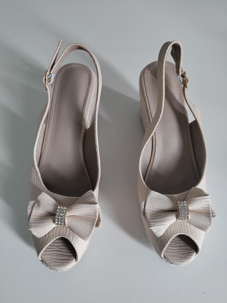 Sandals espadrilles platform creame with lace size 39-40, Kleding | Dames, Schoenen, Ophalen of Verzenden, Nieuw, Espadrilles of Moccasins
