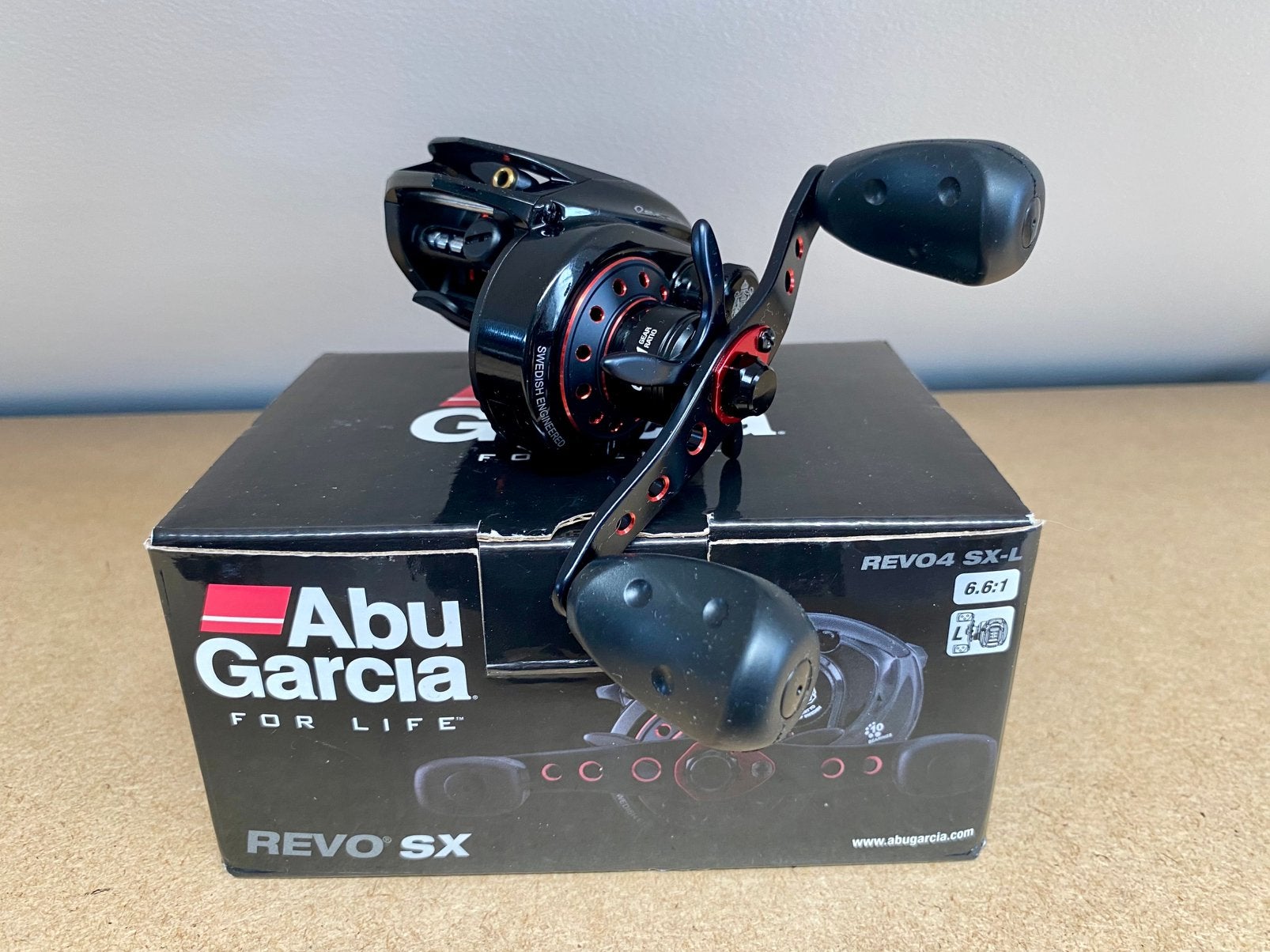 Abu Garcia REVO SX L LH baitcaster reel - NIEUW, Ophalen of Verzenden, Nieuw, Molen