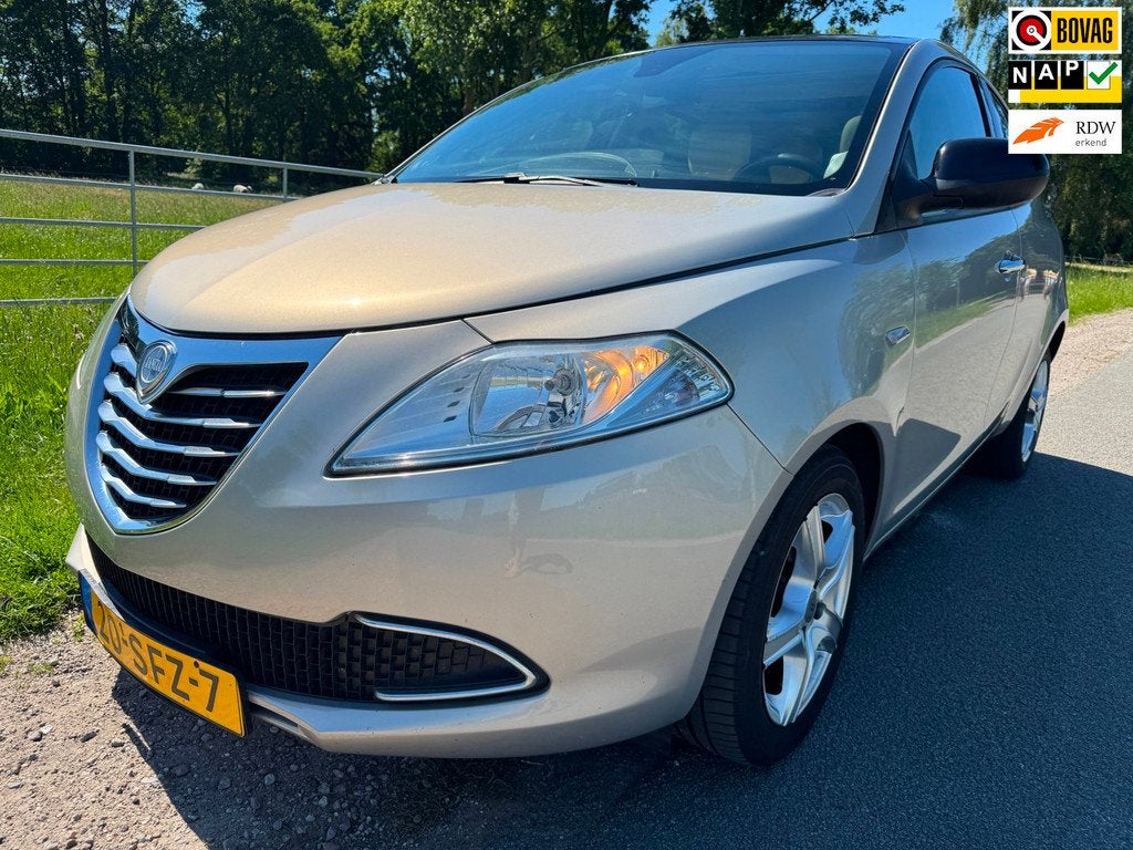 Lancia Ypsilon 0.9 TwinAir Silver AUTOMAAT met schuifdak, le, Auto's, Lancia, Euro 5, 86 pk, Beige, Ypsilon