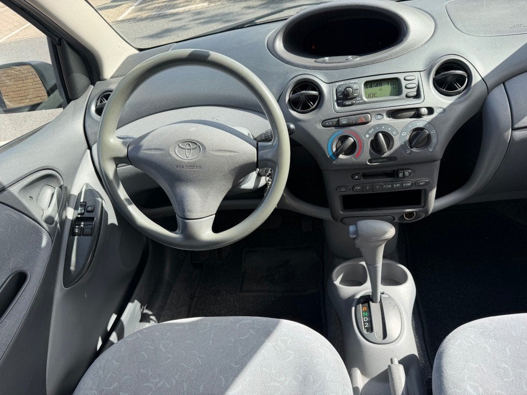 Toyota YARIS 1.3-16V VVT-i Sol 5drs KOUDE AIRCO RIJDT GOED N, Auto's, 1299 cc, Gebruikt, 31 €/maand, 4 cilinders