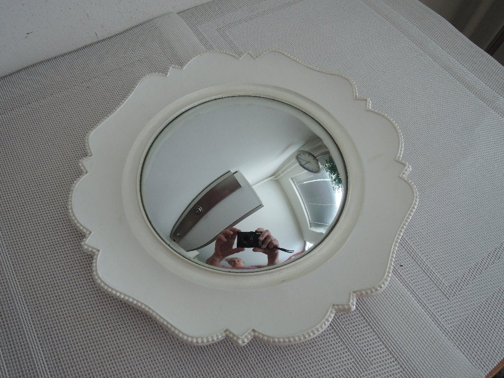 Bolle spiegel in lijst, Minder dan 50 cm, Rond, Ophalen of Verzenden, Zo goed als nieuw