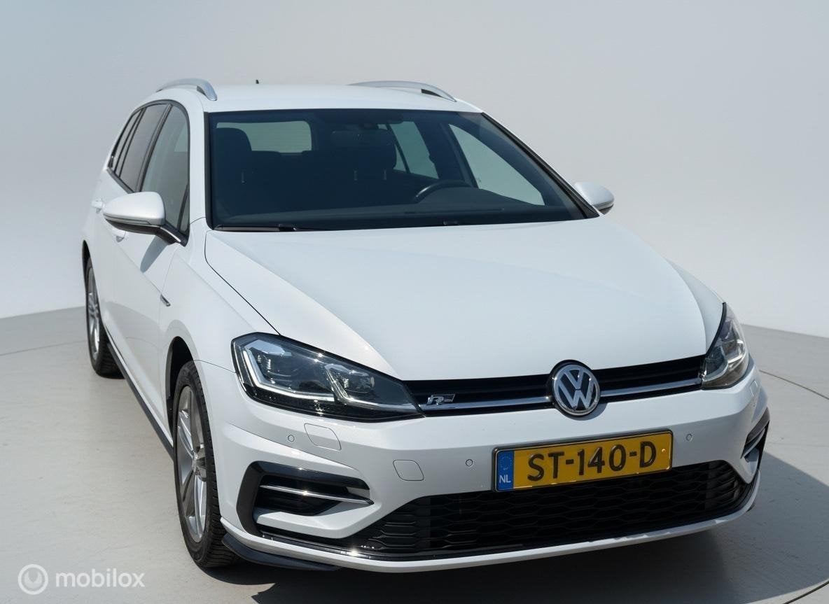Volkswagen Golf Variant 1.0 TSI Highline Business R LED|DSG|, Auto's, Gebruikt, Wit, Origineel Nederlands, 650 kg
