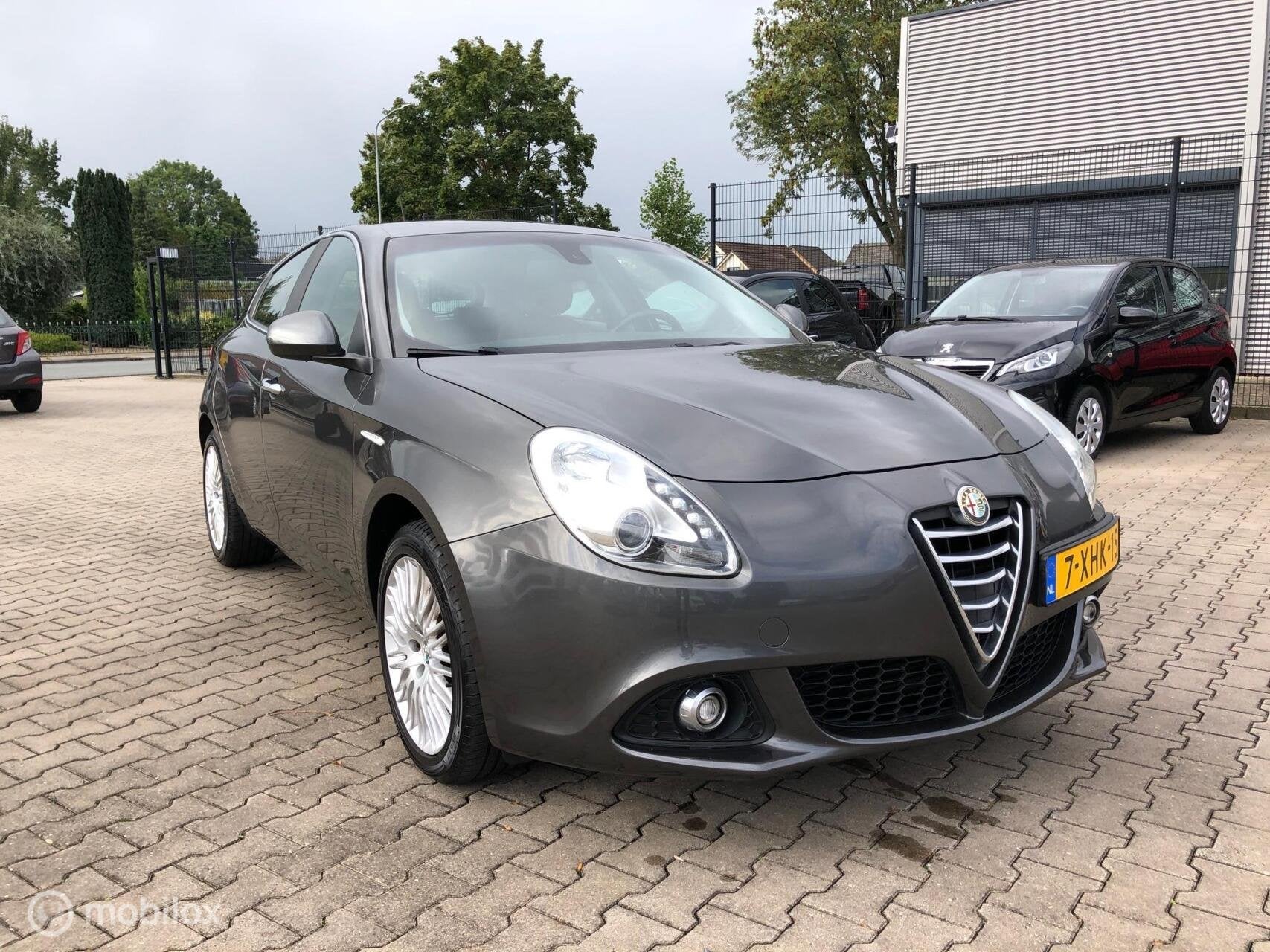 Alfa Romeo Giulietta 1.4 T Exclusive Automaat Navi Cruese, Auto's, Euro 6, 4 cilinders, 500 kg, 1300 kg