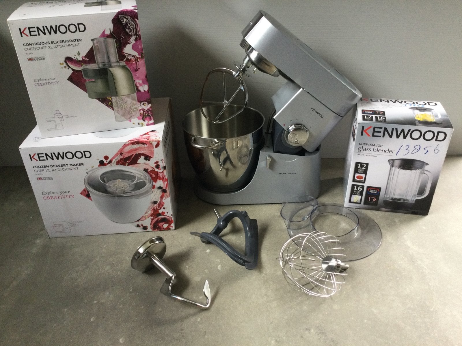 Kenwood Major Titanium 1500 watt, Witgoed en Apparatuur, Keukenmixers, Ophalen, 4 liter of meer, 3 snelheden of meer, Zo goed als nieuw