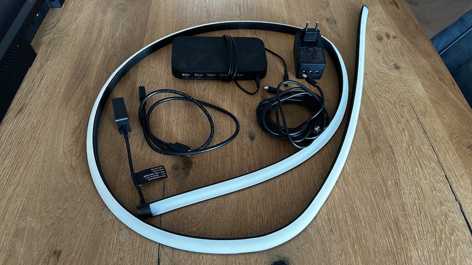 Philips Hue Play HDMI sync box+Play gradient lightstrip 55”, Ophalen, Zo goed als nieuw