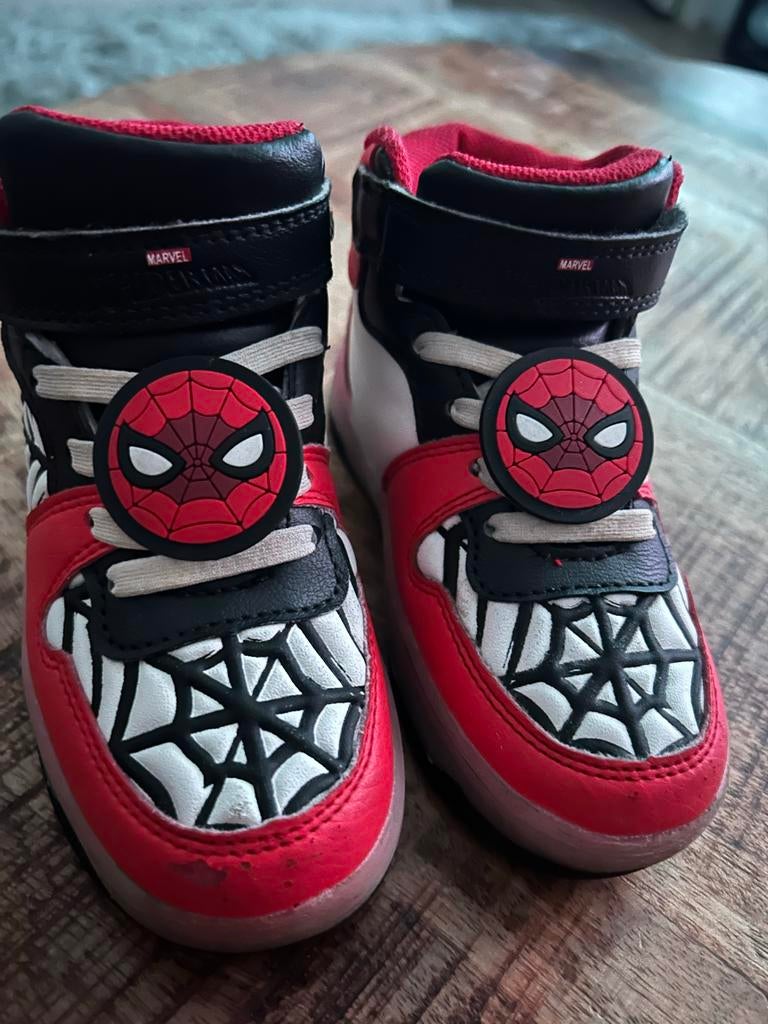 Marvel Spiderman Schoenen met Lichtjes - Maat 25, Ophalen, Zo goed als nieuw