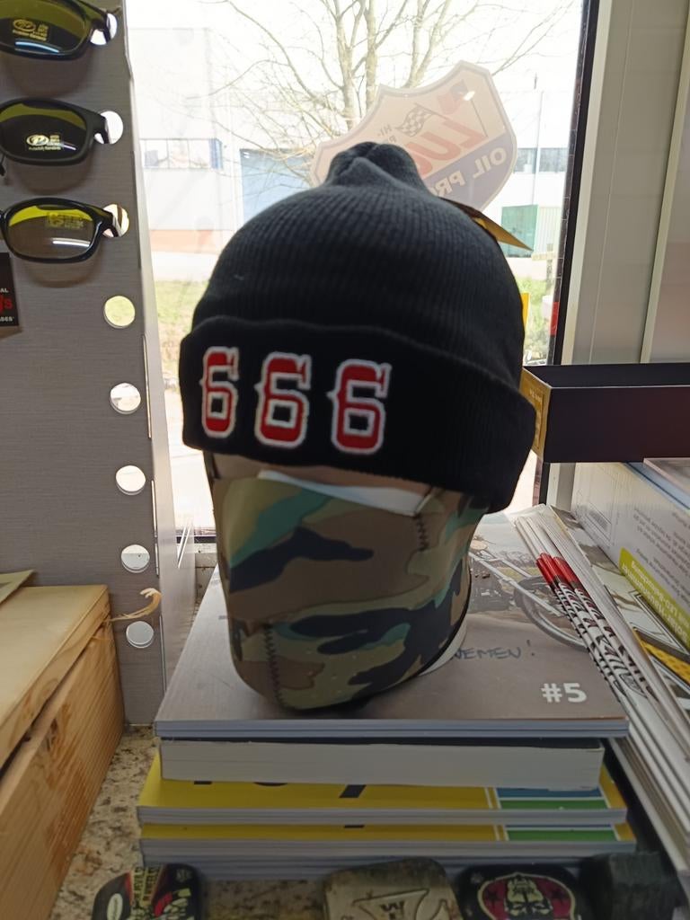 Zwarte Muts met Geborduurde Cijfers 666 - Motorclub Stijl, Nieuw, Overige maten, Ophalen of Verzenden, Onbekend