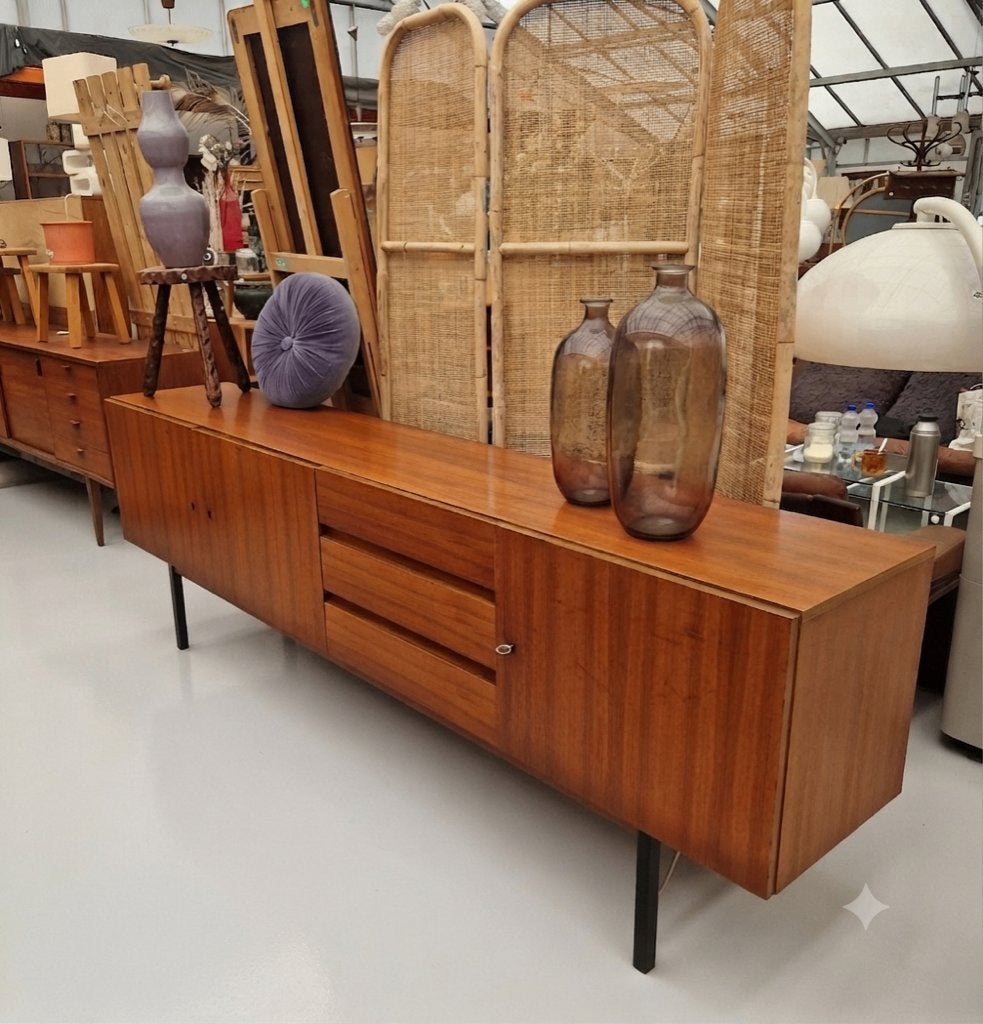 Vintage dressoir op ijzeren poten, 240cm, Ophalen, Met deur(en), ., 200 cm of meer