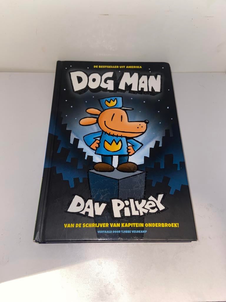 Dog Man Nederlands Vertaald, Ophalen of Verzenden, Zo goed als nieuw, Cartoons