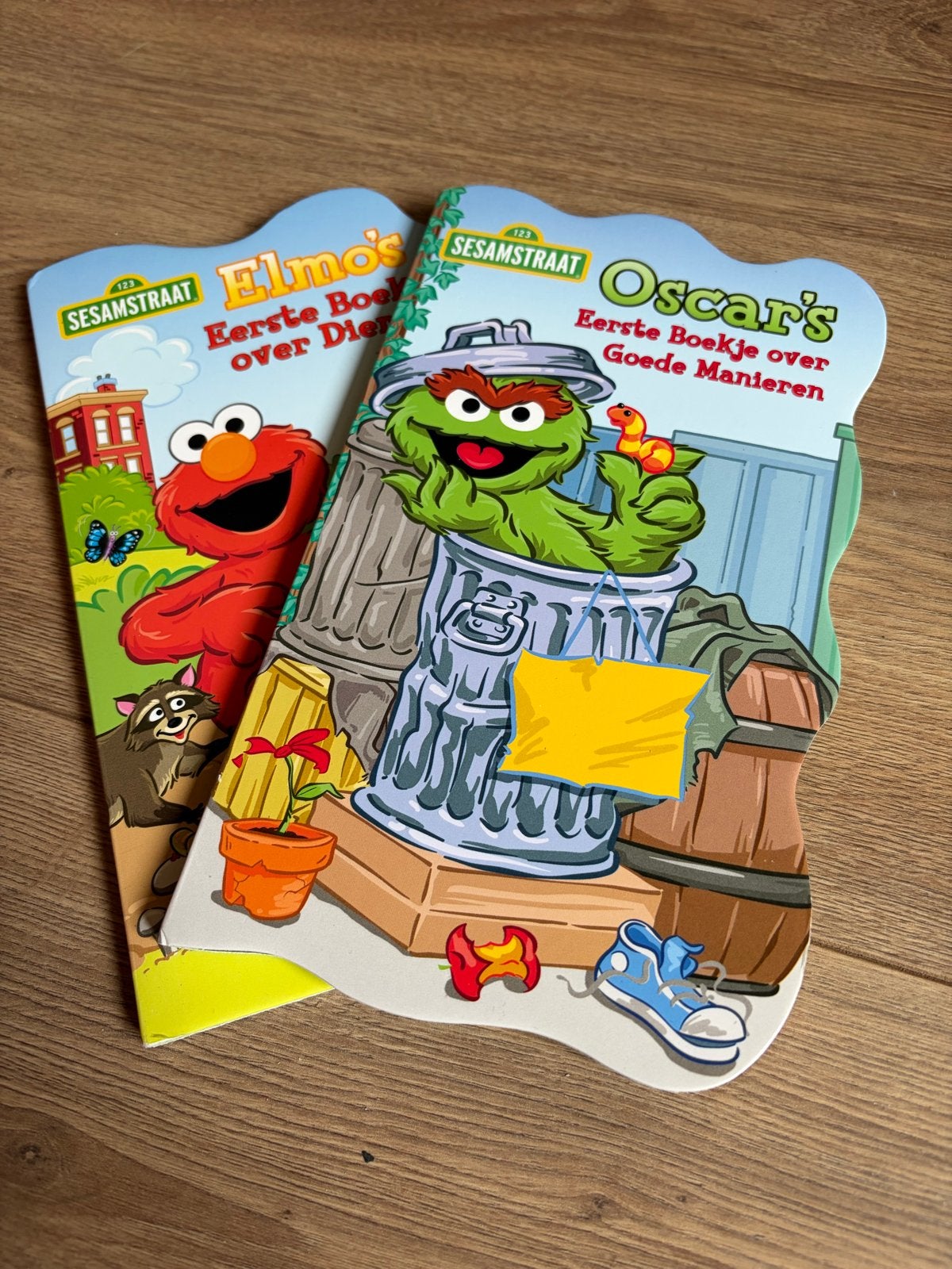 Sesamstraat kartonnen boekjes: Elmo's dieren & Oscar's manie, Boeken, Ophalen of Verzenden, Gelezen, 2 tot 3 jaar