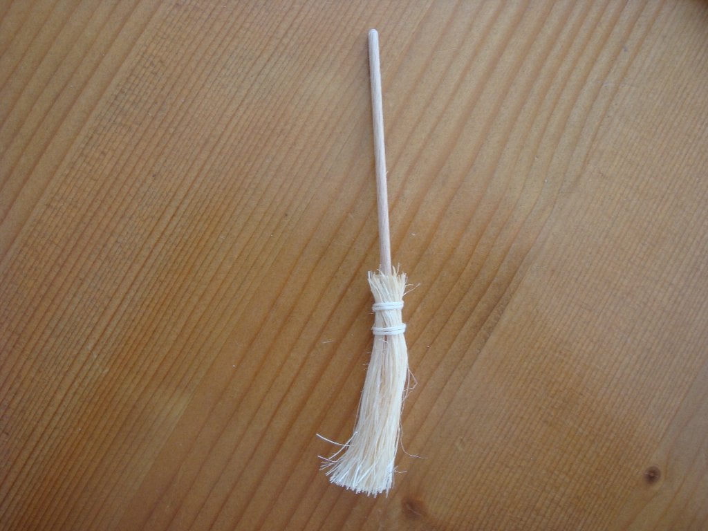 Poppenhuis veger bezem heksenbezem nieuw 1:12, Ophalen of Verzenden, Nieuw, Overige typen