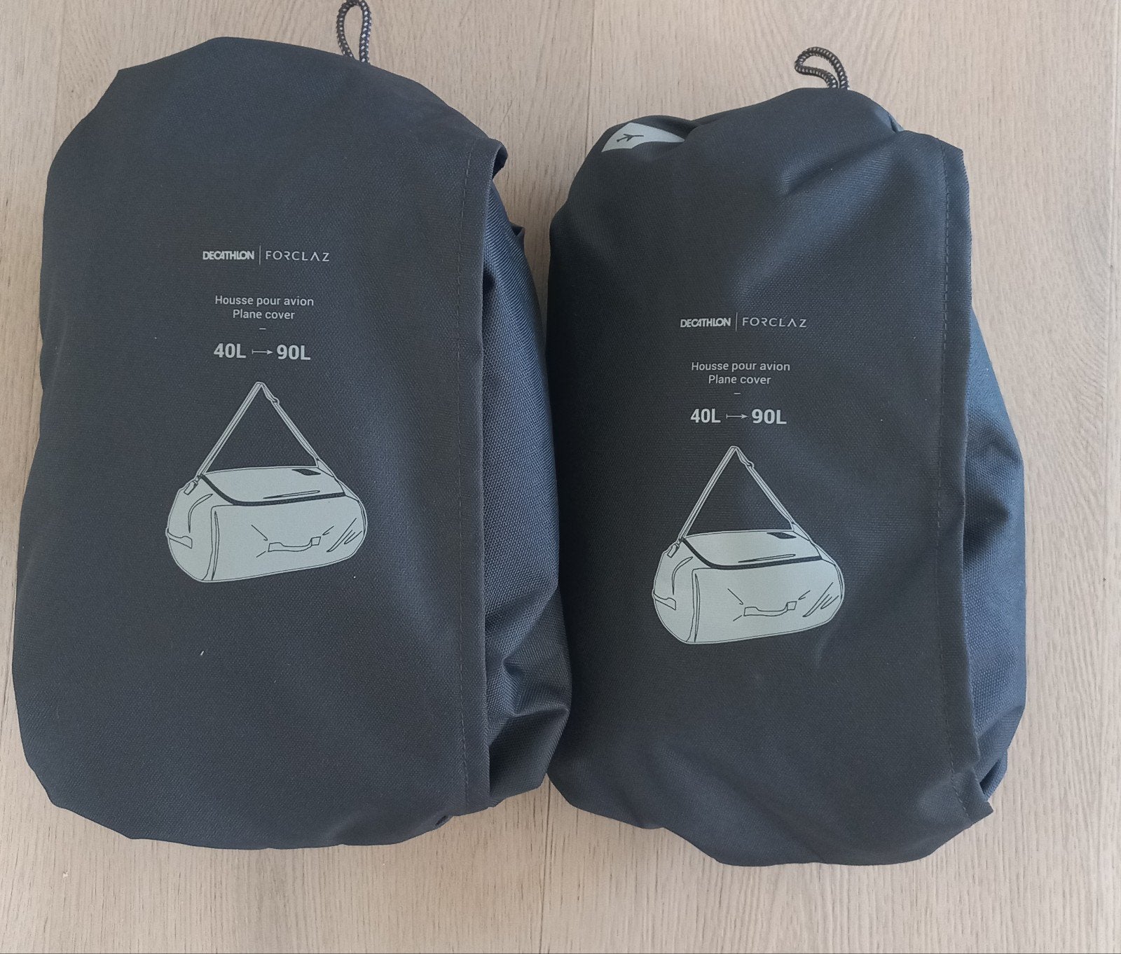 2 stuks Decathlon Forclaz Vliegtuighoes 40-90L, Ophalen of Verzenden, Nieuw, Rugzak