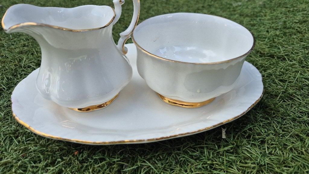 Royal Albert val D'or  roomstel suiker en melk met dienblad, Ophalen