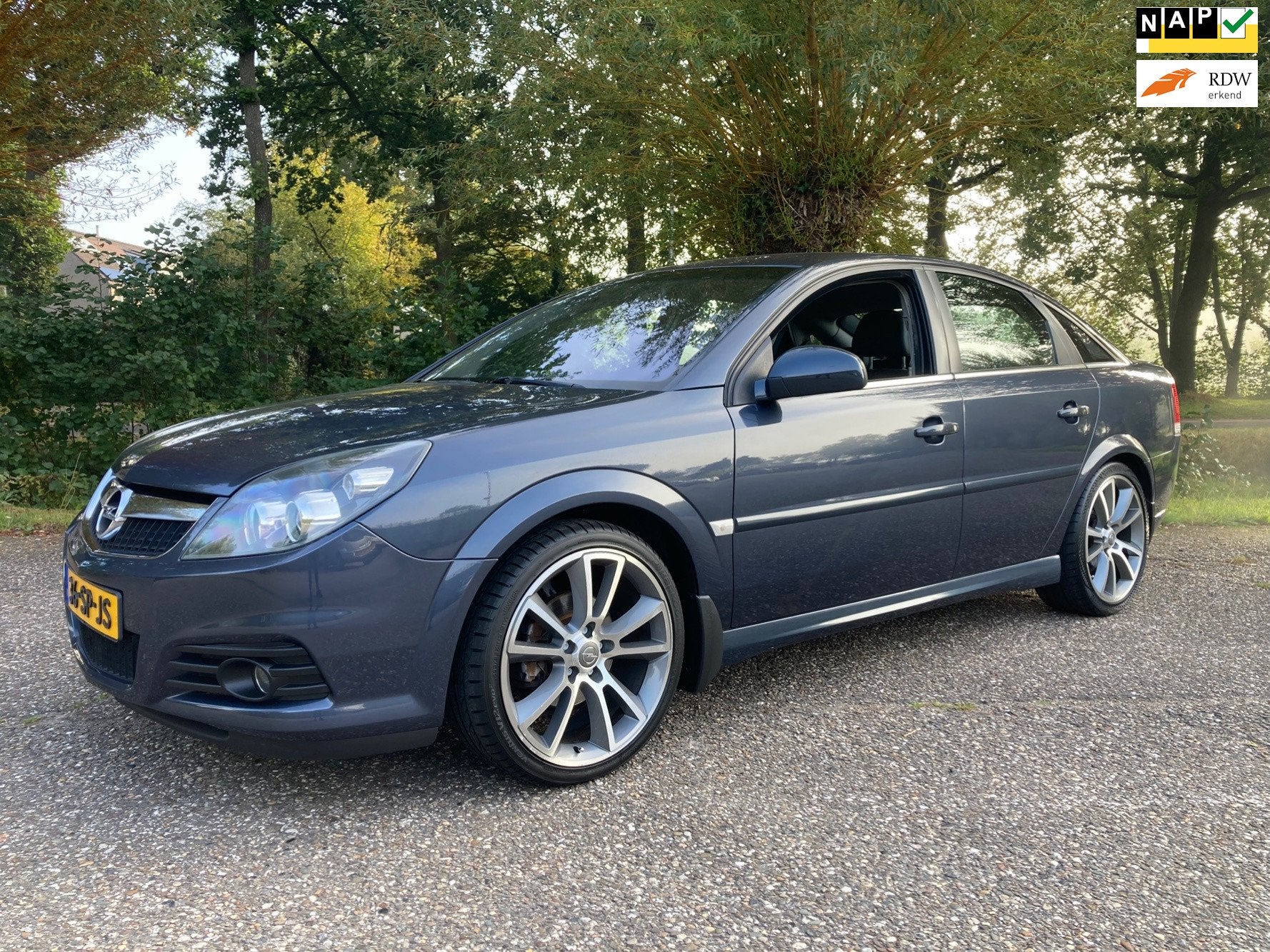 Opel Vectra GTS 1.8-16V Sport 19 inch/leder nieuwstaat!, Voorwielaandrijving, Dealer onderhouden, Gebruikt, Zwart