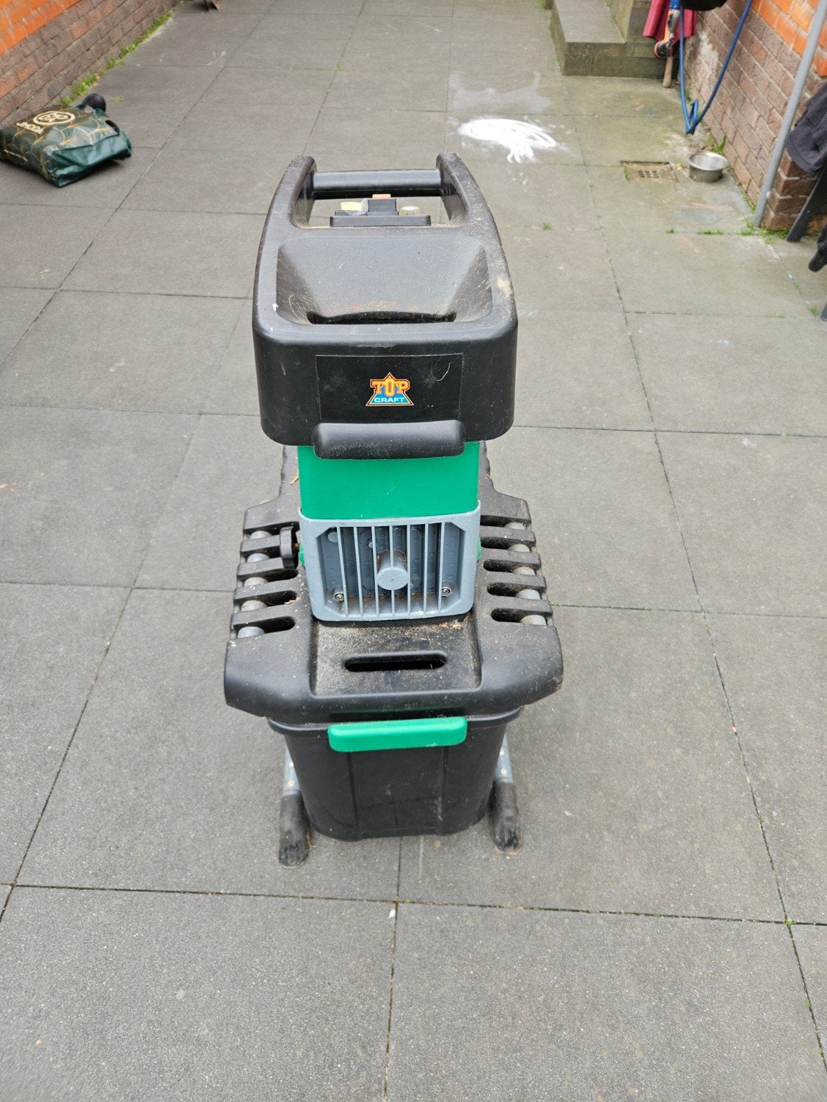 Takkenversnipperaar met opvangbak - Werkt perfect!, Tuin en Terras, Hakselaars, Ophalen, Gebruikt, Met opvangbak