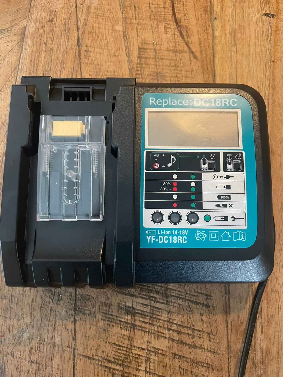 Makita oplader, Ophalen of Verzenden, Zo goed als nieuw