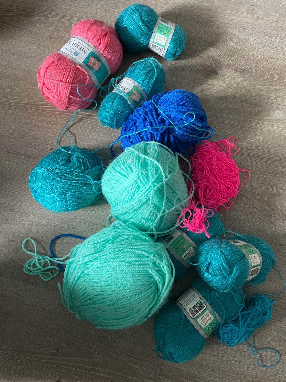 Bollen wol, Hobby en Vrije tijd, Breien en Haken, Ophalen of Verzenden, Zo goed als nieuw, Breien of Haken, Wol of Garen