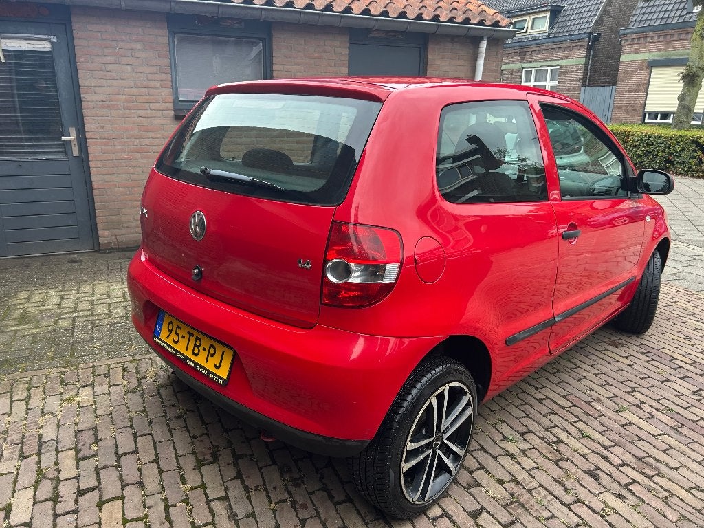 Volkswagen Fox 1.4 55KW 2007 Rood, Auto's, Voorwielaandrijving, 15 km/l, 4 cilinders, 4 stoelen