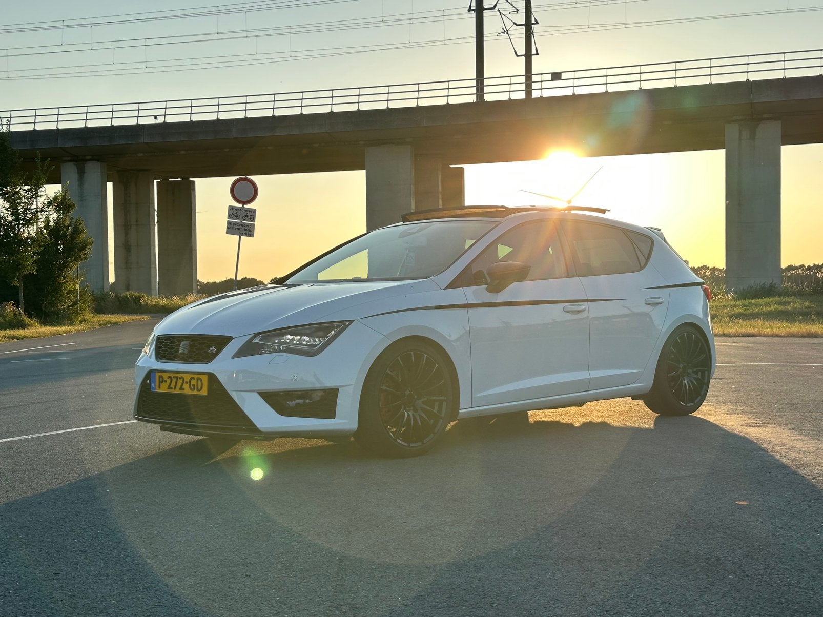 Seat Leon 1.8 TSI 132KW/180PK Dsg-7 2013 Wit, 1227 kg, Zwart, 4 cilinders, Wit