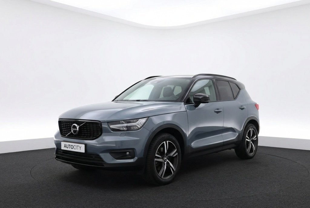 Volvo XC40 T4 R Design AWD 190 PK l Pano l Stoelverwarming l, Automaat, Gebruikt, Euro 6, 4 cilinders