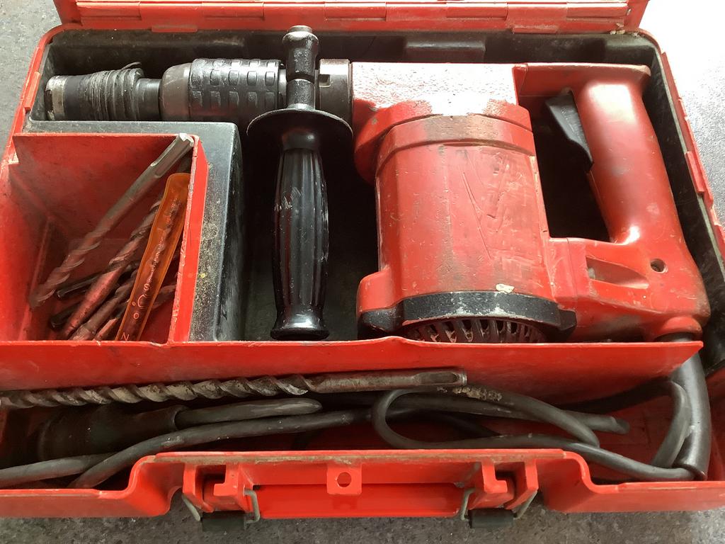 Hilti T17, Doe-het-zelf en Verbouw, Gereedschap | Boormachines, Ophalen of Verzenden, Gebruikt, Boor- en/of Breekhamer