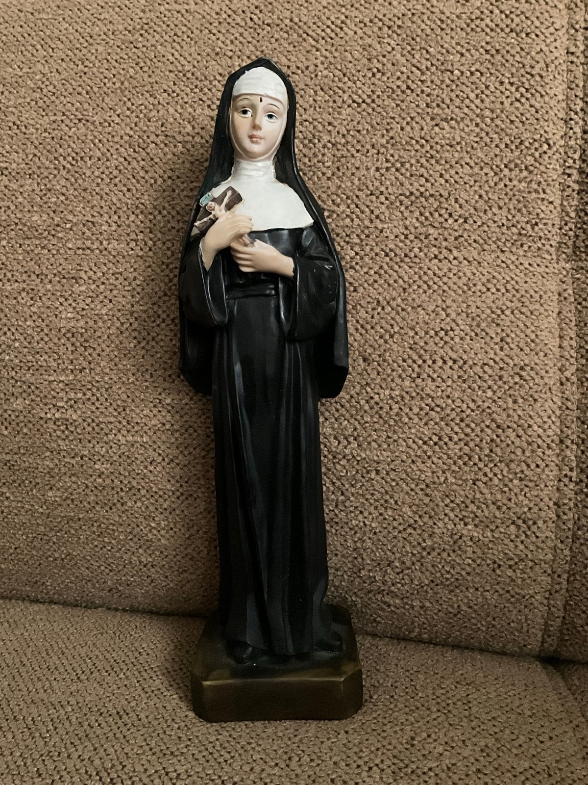 Beeldje van een non met kruis - Religieuze decoratie - 29 cm, Ophalen of Verzenden, Zo goed als nieuw, Beeld(je), Christendom | Katholiek