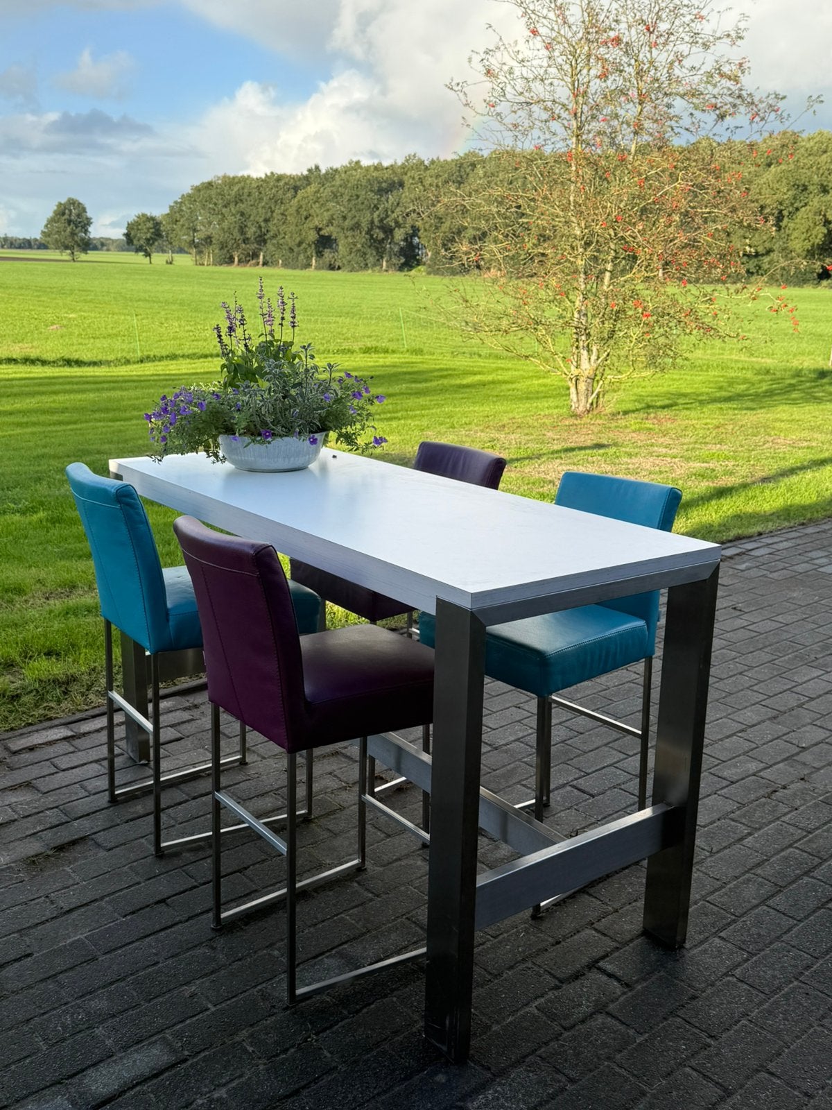 Bert Plantagie bartafel met 4 leren krukken, Ophalen, Zo goed als nieuw