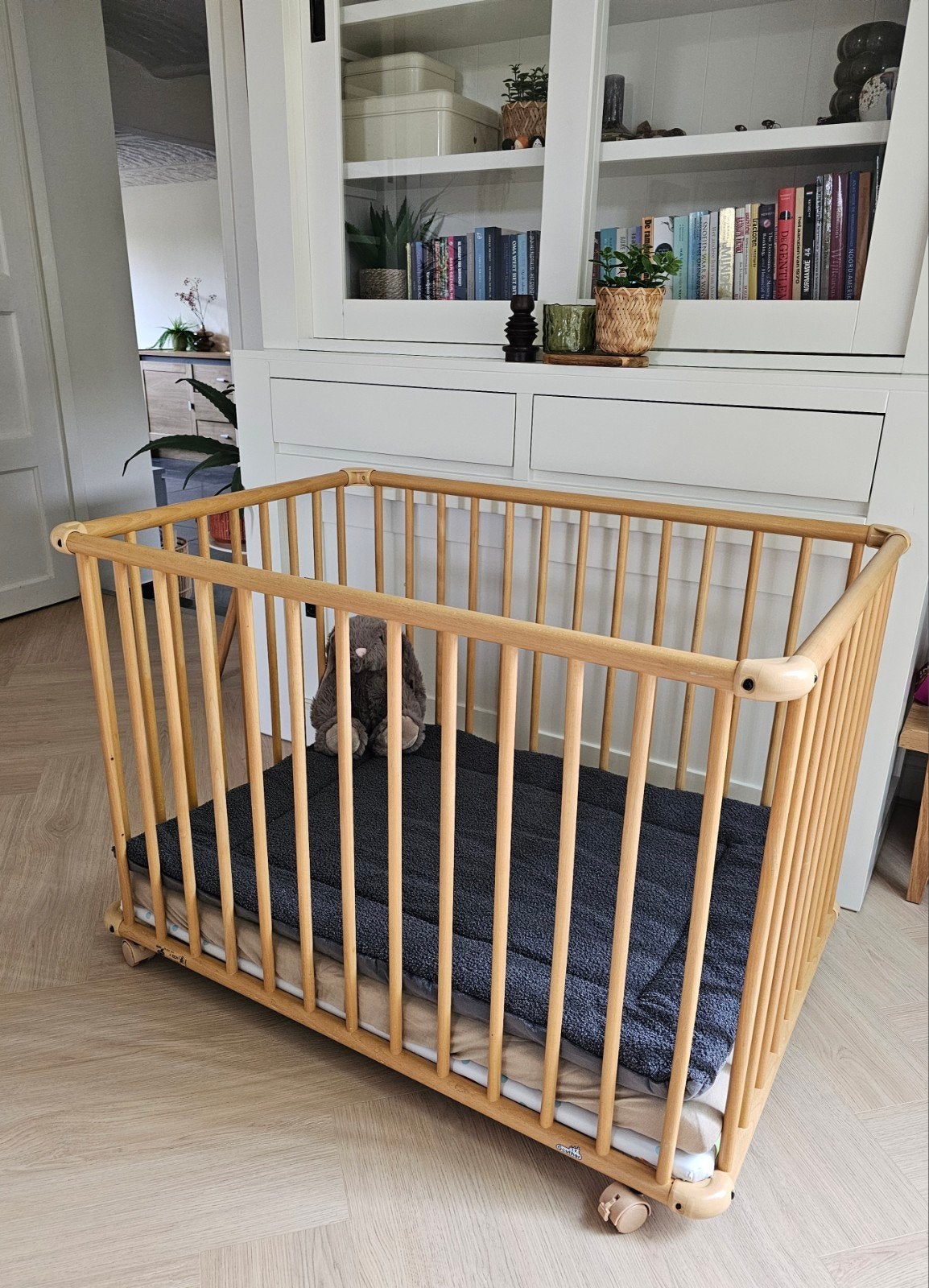 Geuther box met matras & box kleed., Kinderen en Baby's, Boxen, Ophalen, Zo goed als nieuw, Rechthoekig, In hoogte verstelbaar
