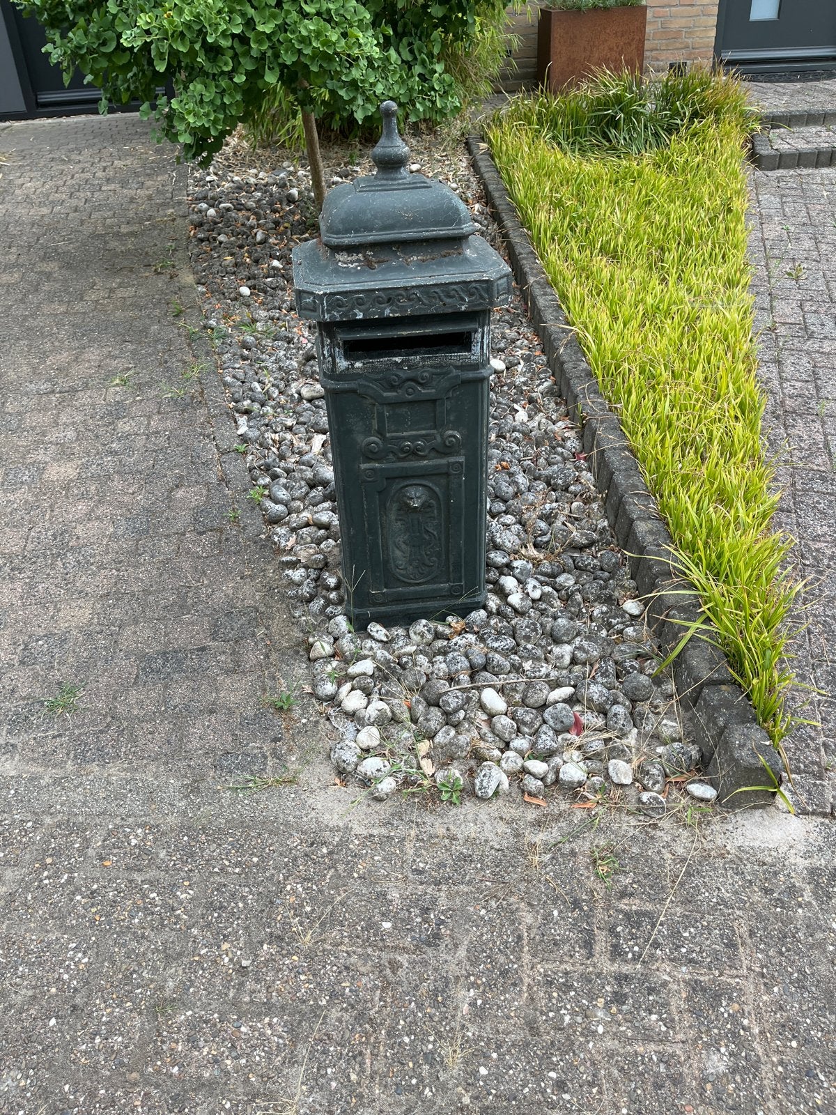 Authentieke gietijzeren brievenbus - Klassiek design, Ophalen, Gebruikt, IJzer, Staande brievenbus