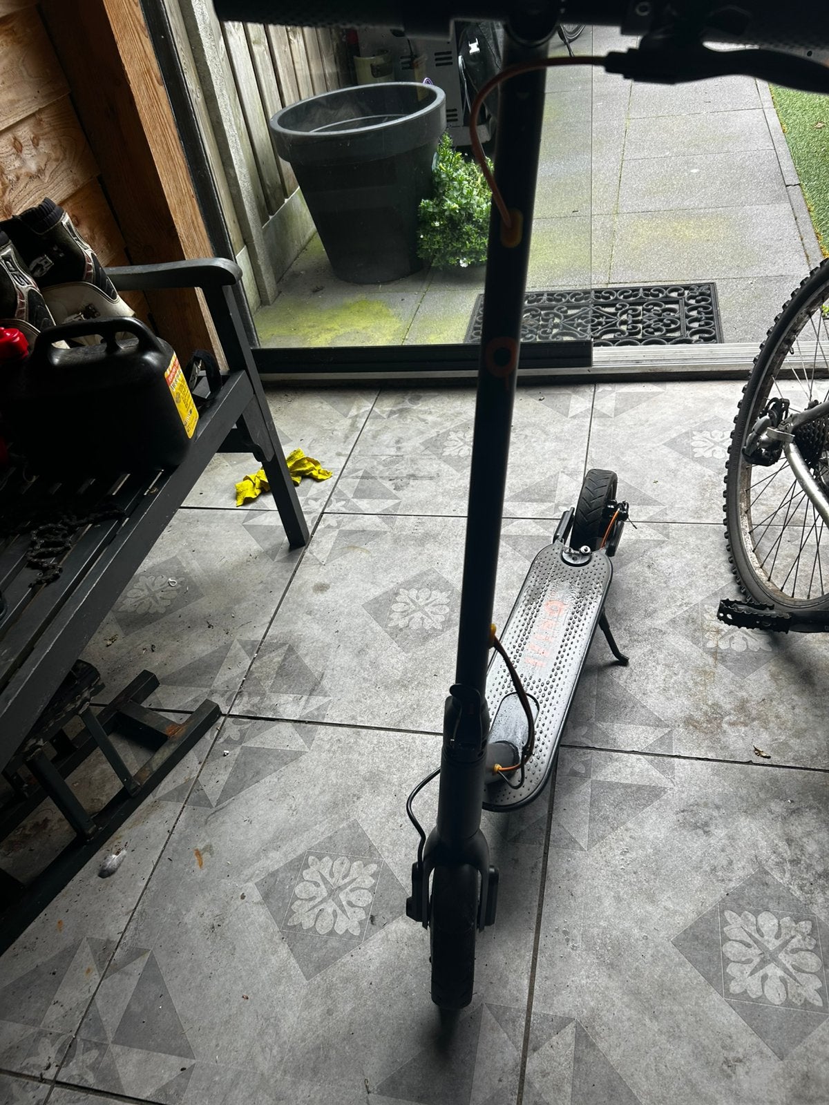 E step gaat 30 duin gashen alleen achter bandje is leeg, Ophalen of Verzenden, Gebruikt, Elektrische step (E-scooter)