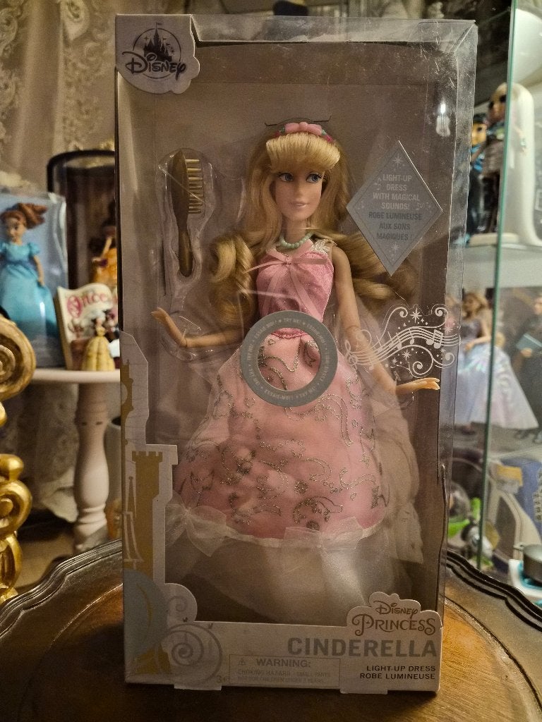 Disney Princess Cinderella light up doll, Ophalen of Verzenden, Assepoester of Belle, Nieuw, Beeldje of Figuurtje
