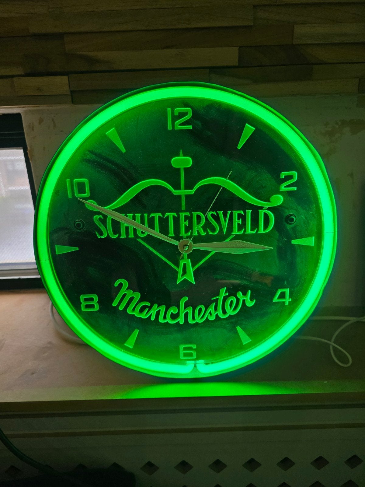 Unieke Neon Wandklok - Schuttersveld Manchester, Ophalen