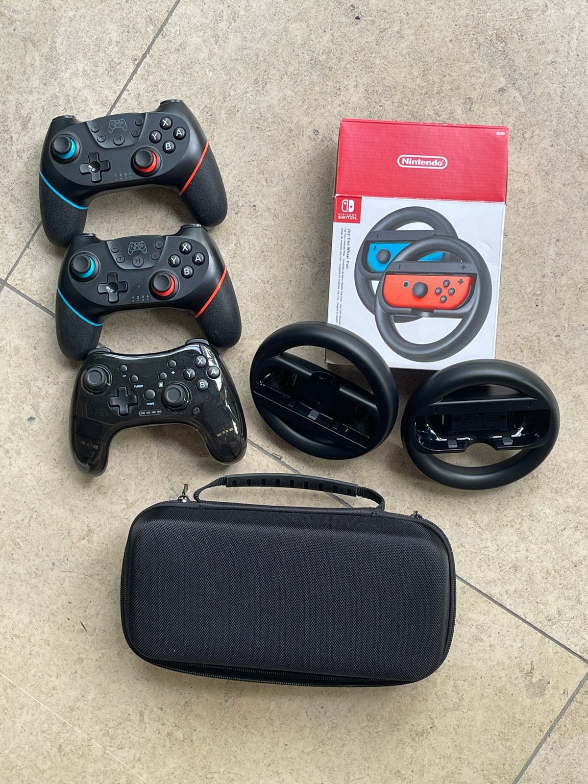 Nintendo Switch1 Bundel 3: Controllers, Opbergbox, Stuurtjes, Spelcomputers en Games, Ophalen of Verzenden, Gebruikt, Met 3 controllers of meer