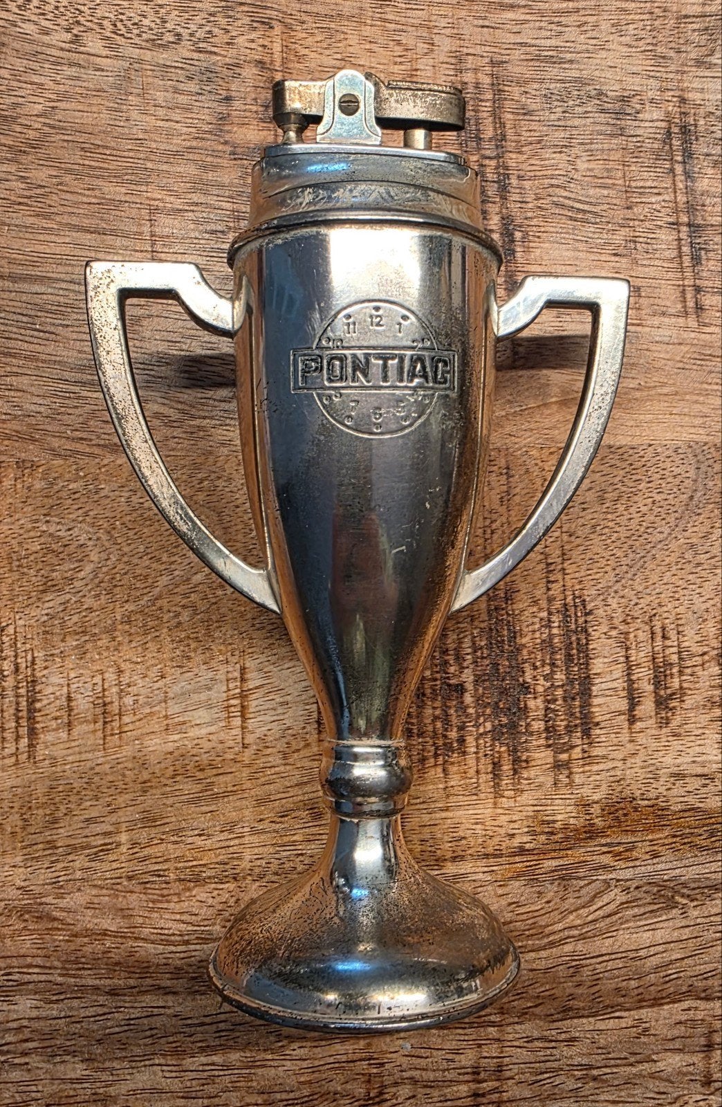 Vintage Pontiac aansteker in trofee-vorm, Ophalen of Verzenden, Gebruikt, Aansteker