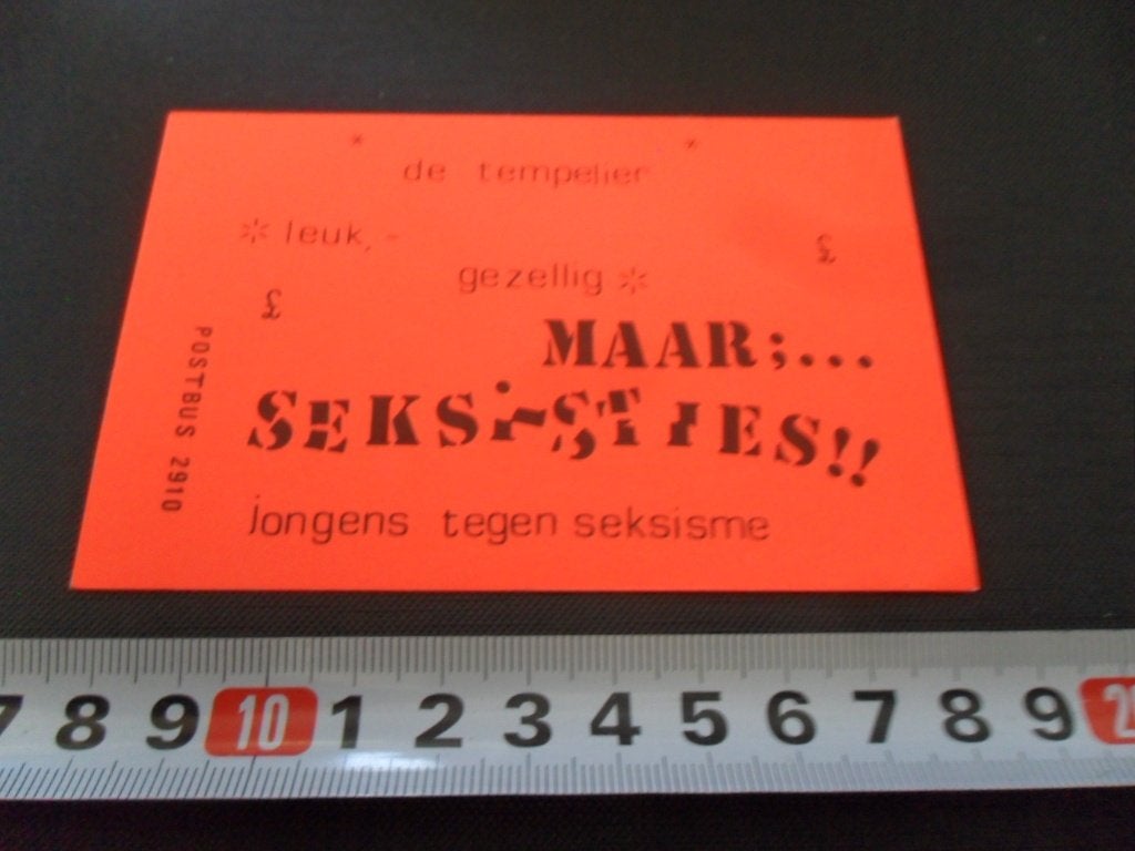 sticker DE TEMPELIER jongens tegen seksisme, Verzamelen, Ophalen, Zo goed als nieuw