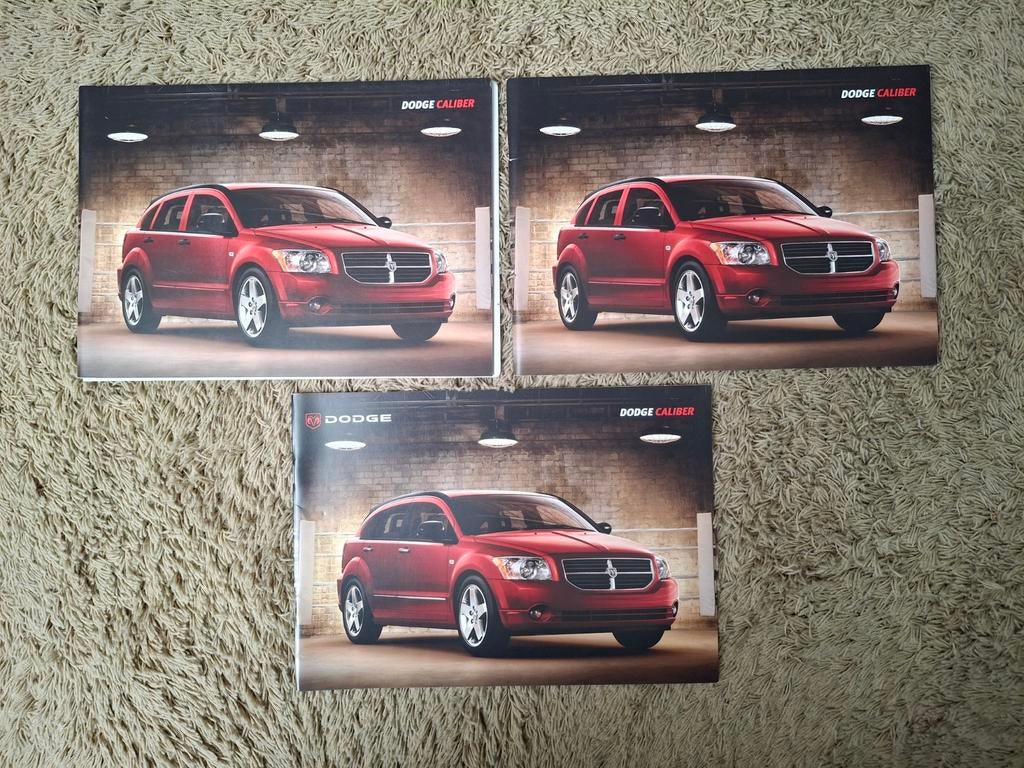 3x autofolder Dodge Caliber, Verzenden, Gelezen, Overige merken