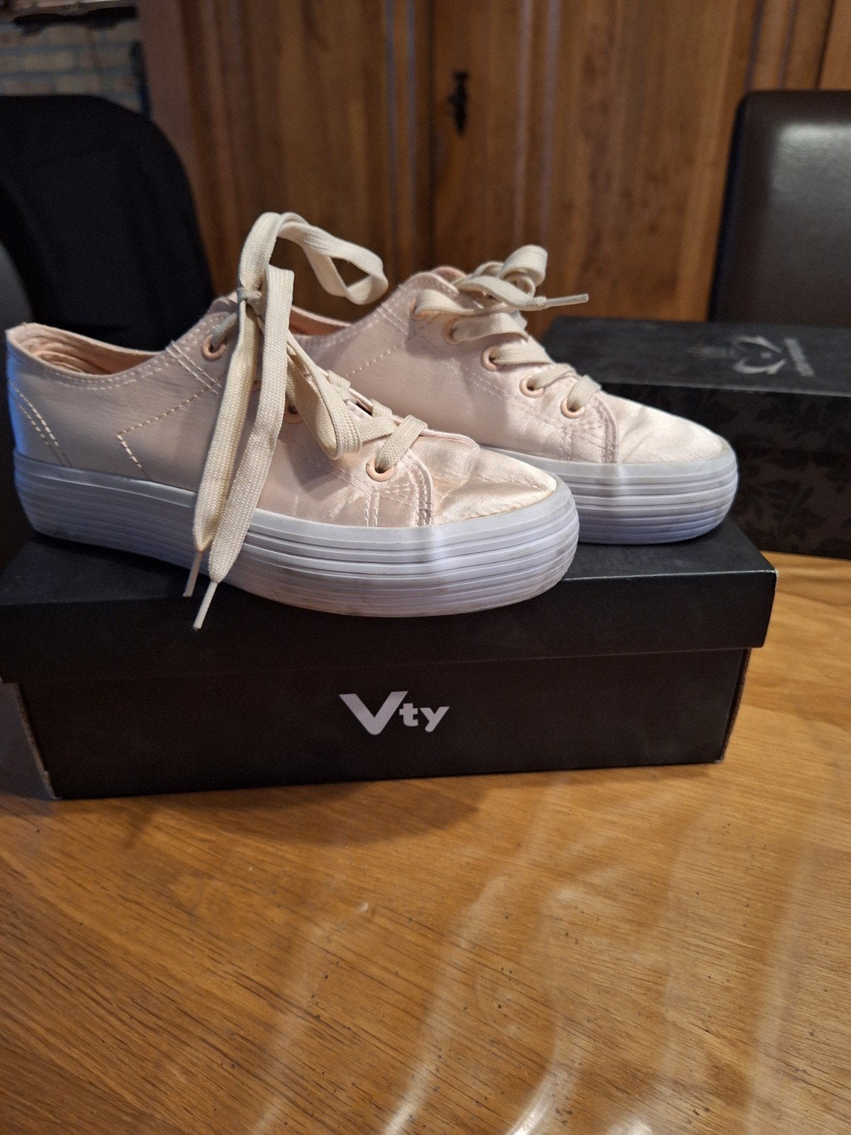 dames schoen Victoria maat 36, Ophalen of Verzenden, Zo goed als nieuw, Sneakers of Gympen