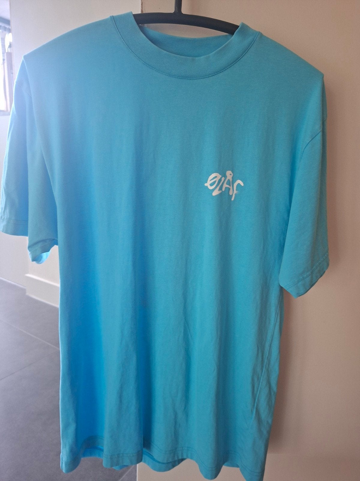 ØLÅF t-shirt licht blauw €12.00, Blauw, Overige maten, Ophalen of Verzenden, Zo goed als nieuw