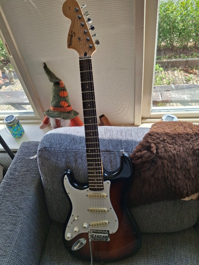 mooie linkshandige fender squier gitaar, Muziek en Instrumenten, Ophalen, Zo goed als nieuw, Solid body, Fender
