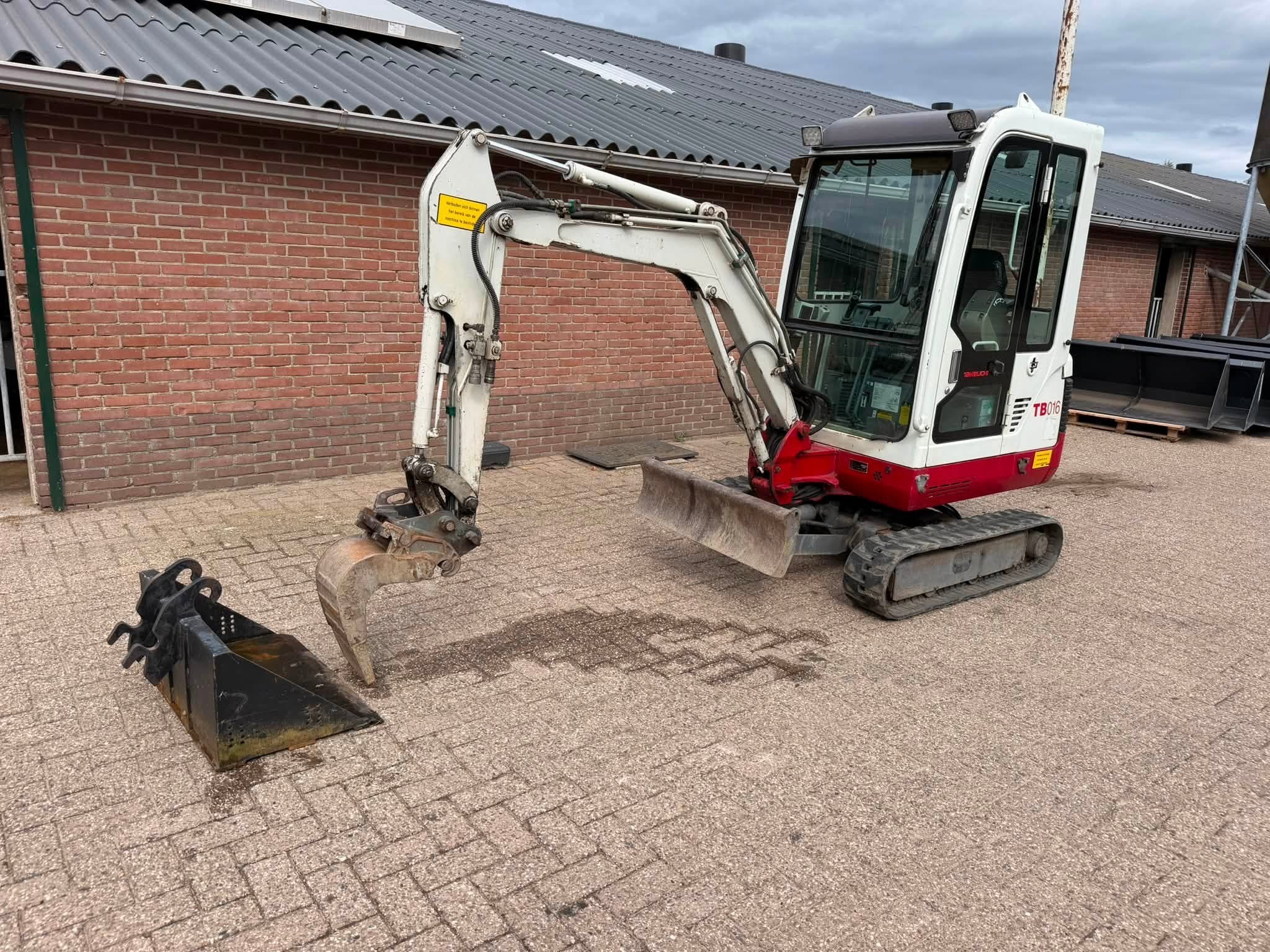 Takeuchi TB 016 Shovel Loader (bj 2004), Graafmachine
