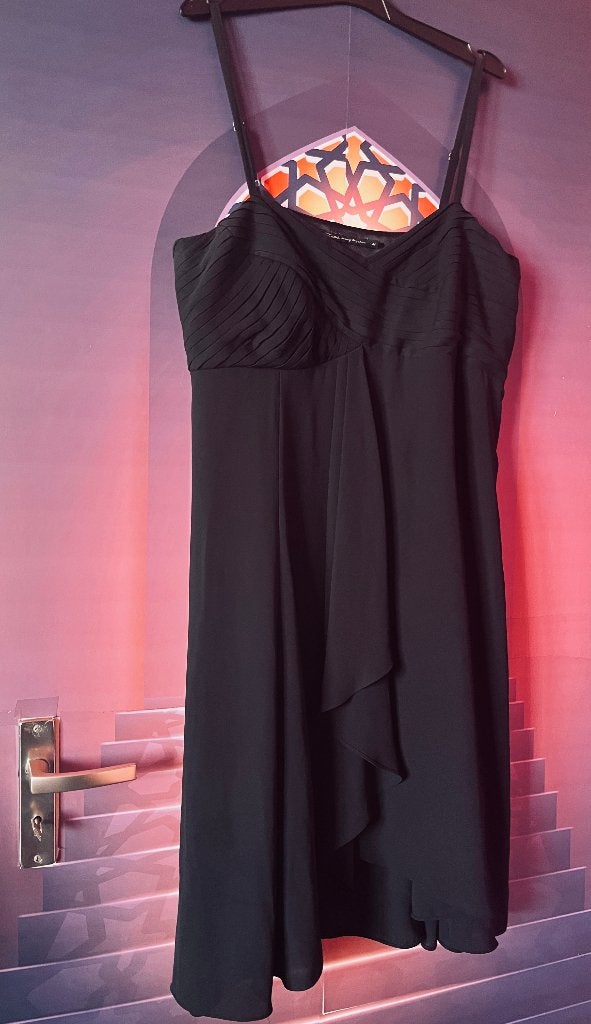 Super mooie asymmetrische cocktail jurk 44 van Steps 35€, Zwart, Maat 42/44 (L), Nieuw, Ophalen of Verzenden