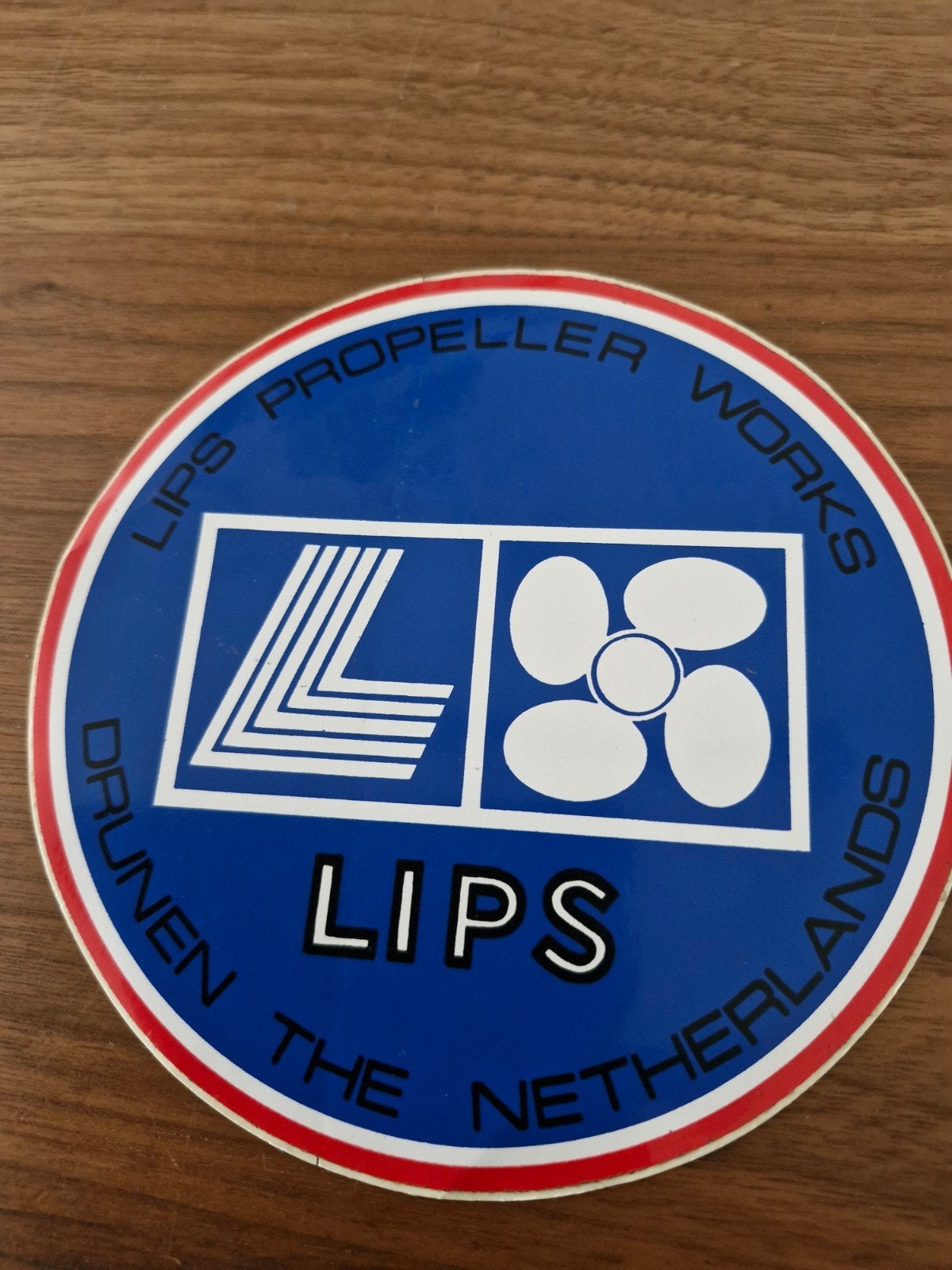 114 Lips Propeller Works Sticker - 15 cm Doorsnede, Verzamelen, Ophalen of Verzenden, Zo goed als nieuw, Overige typen
