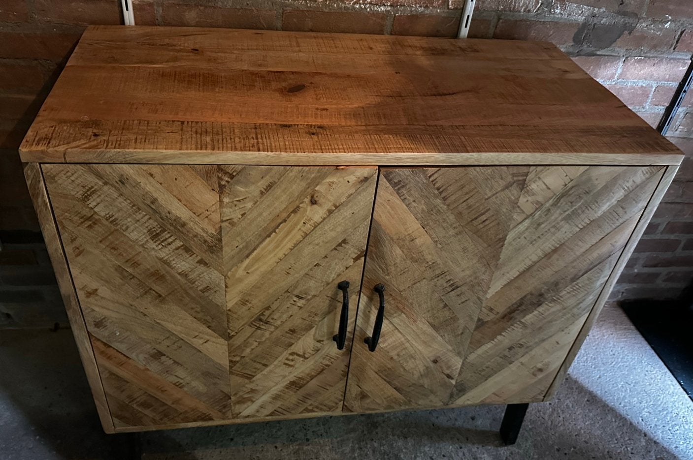 Visgraat mango hout dressoir wandkast, Huis en Inrichting, Ophalen, Zo goed als nieuw, 25 tot 50 cm, 50 tot 100 cm