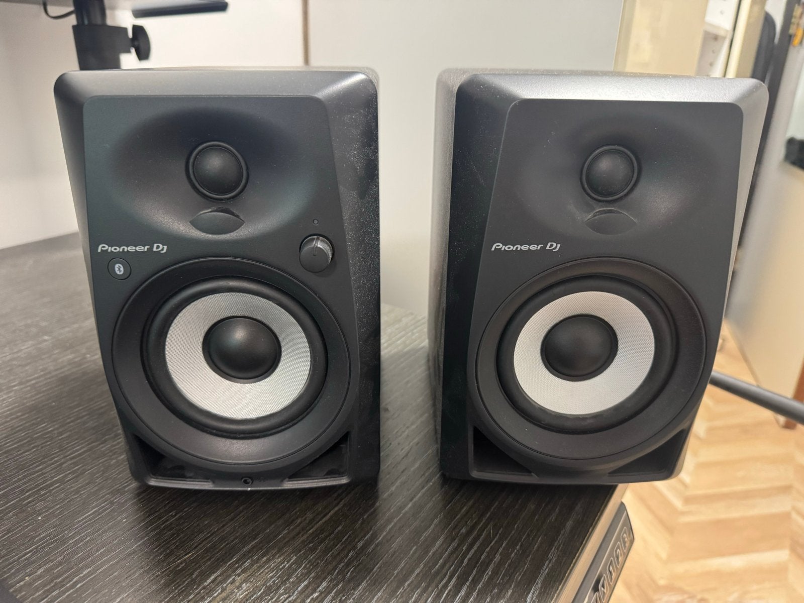 Pioneer DJ DM-40BT actieve studiomonitoren met Bluetooth