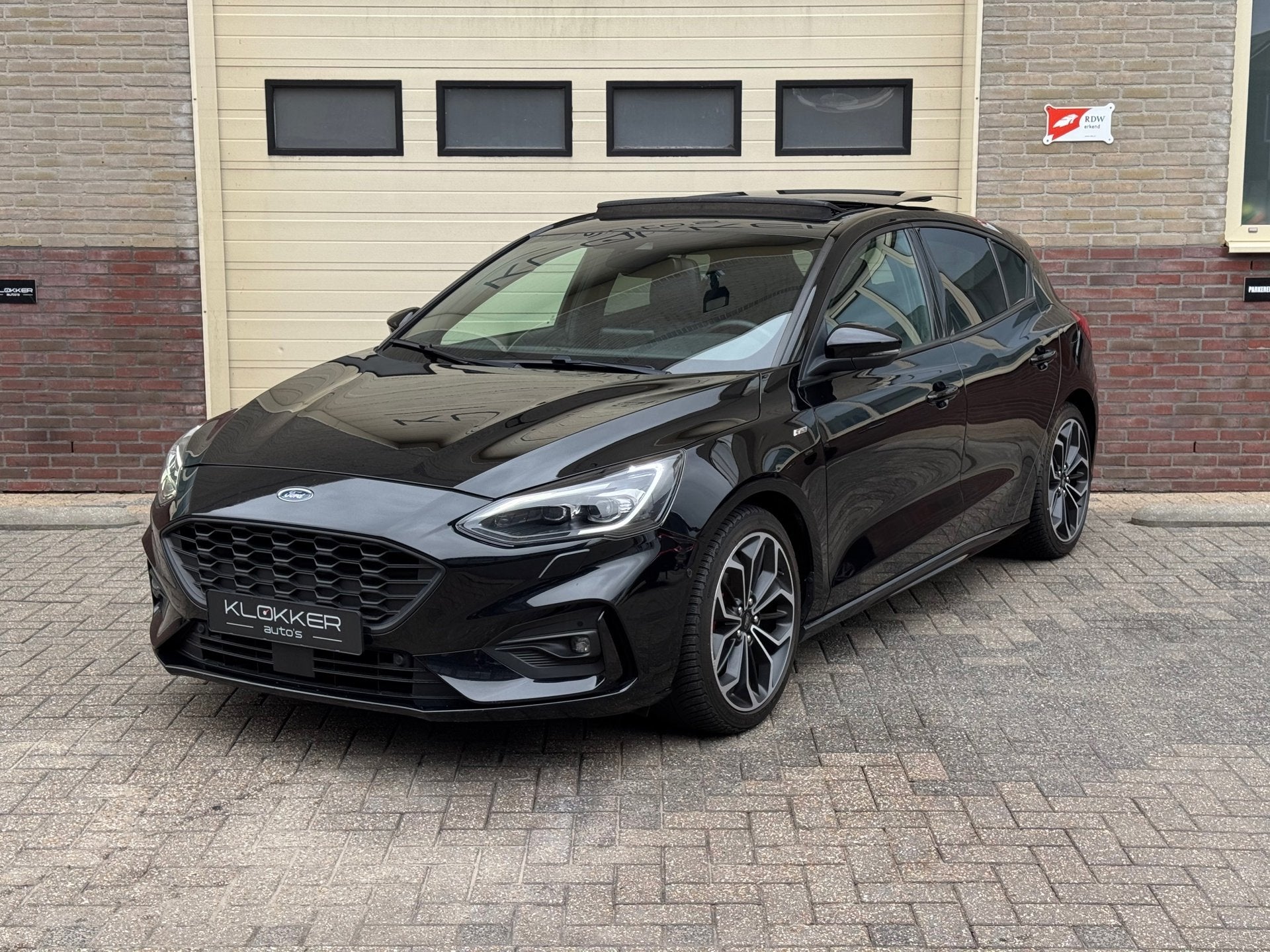 Ford Focus 1.5 ST-Line B&O Pano Line assist Dodehoekdetectie, Auto's, Ford, 1304 kg, Gebruikt, 700 kg, Leder en Stof