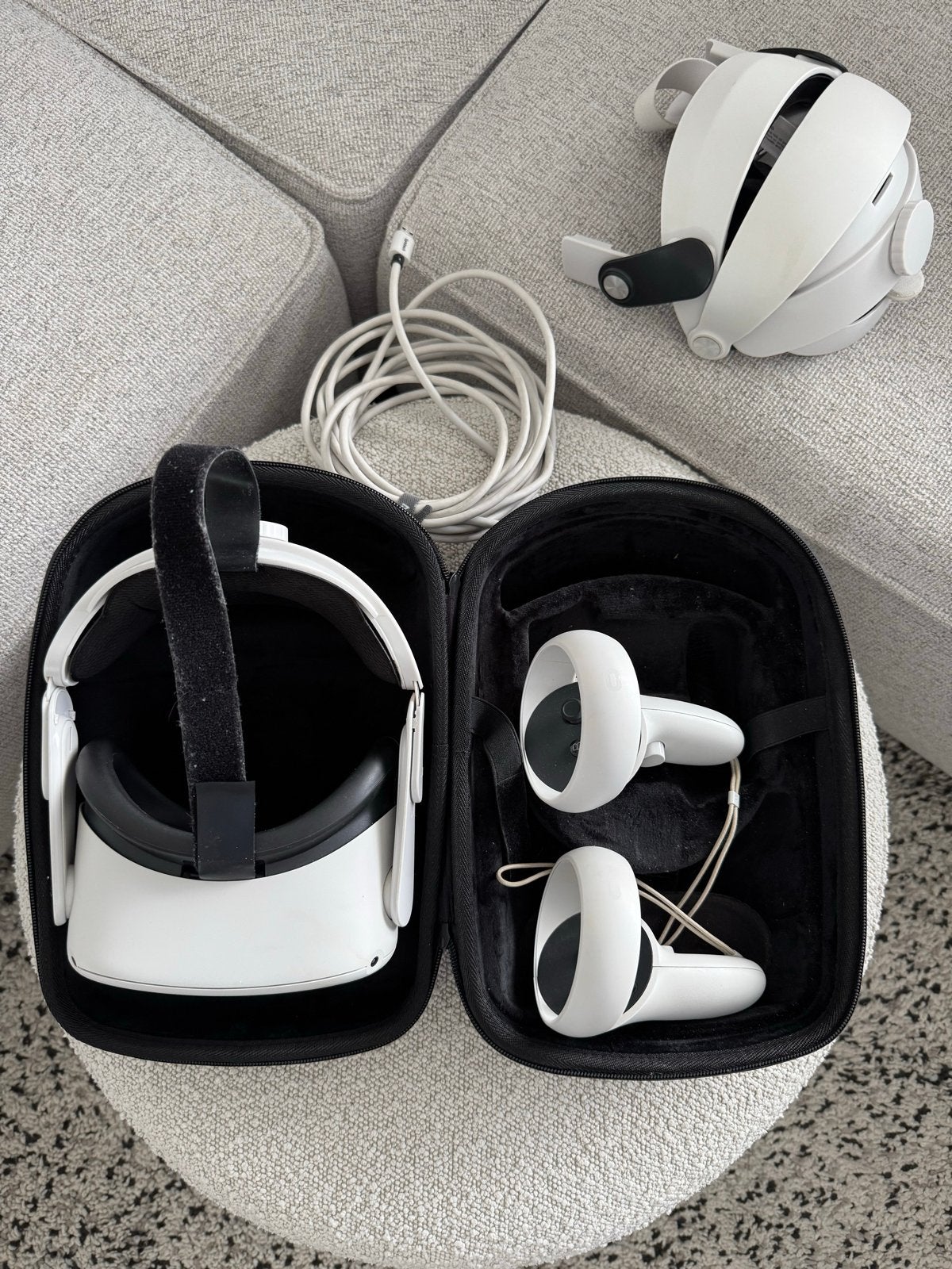 Oculus Quest 2 VR-bril met accessoires, Ophalen of Verzenden, Zo goed als nieuw, VR-bril, Overige platformen